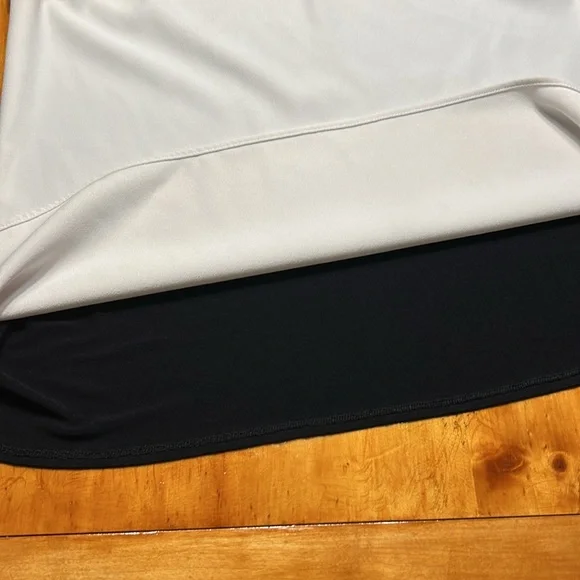 Peter Nygard Classic White Black V Neck Sleeveless Top - Picture 7 of 9